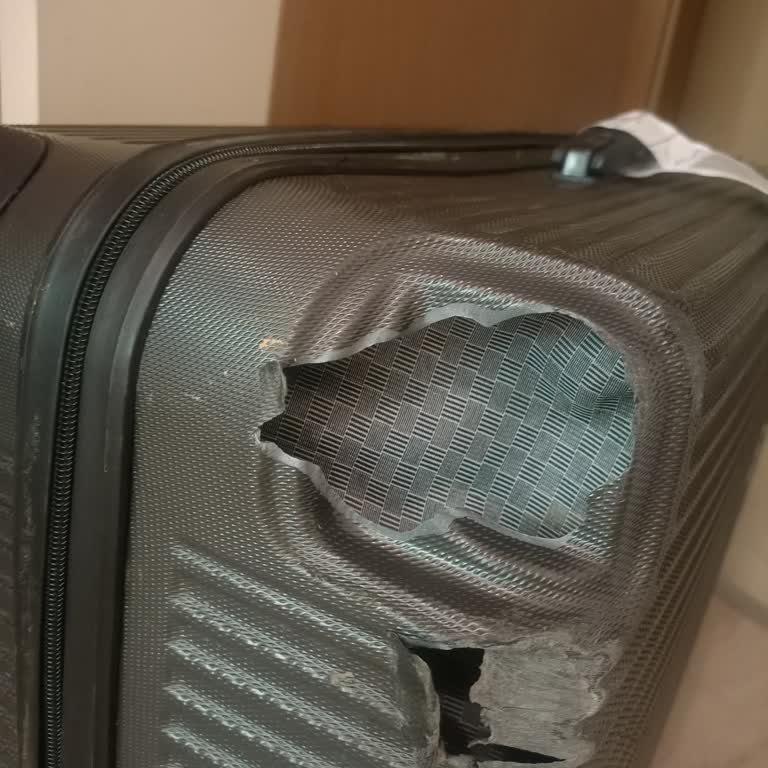 Uçuş Sonrası Valizimde Büyük Hasar Oluştu, Mağduriyetimin Giderilmesini Talep Ediyorum