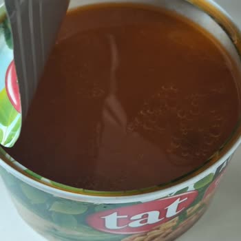 Konserve Fasulye Kutusunda Neredeyse Hiç Fasulye Yoktu