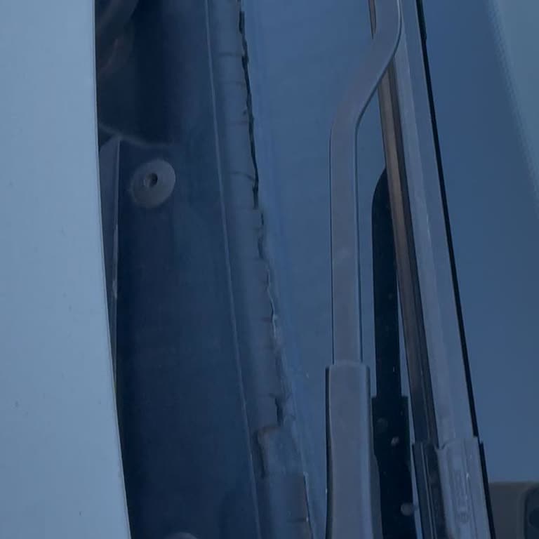 BMW Ön Cam Fitili Kısa Sürede Çürüdü, Ücretsiz Değişim Talebi