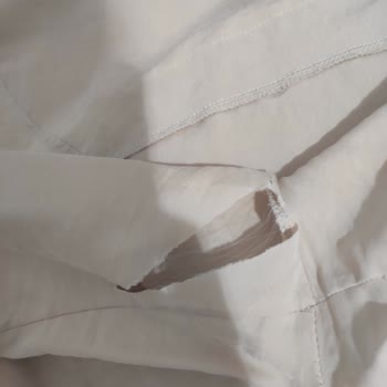 Kısa Sürede Yırtılan Pantolon Takımı Hayal Kırıklığı Yarattı