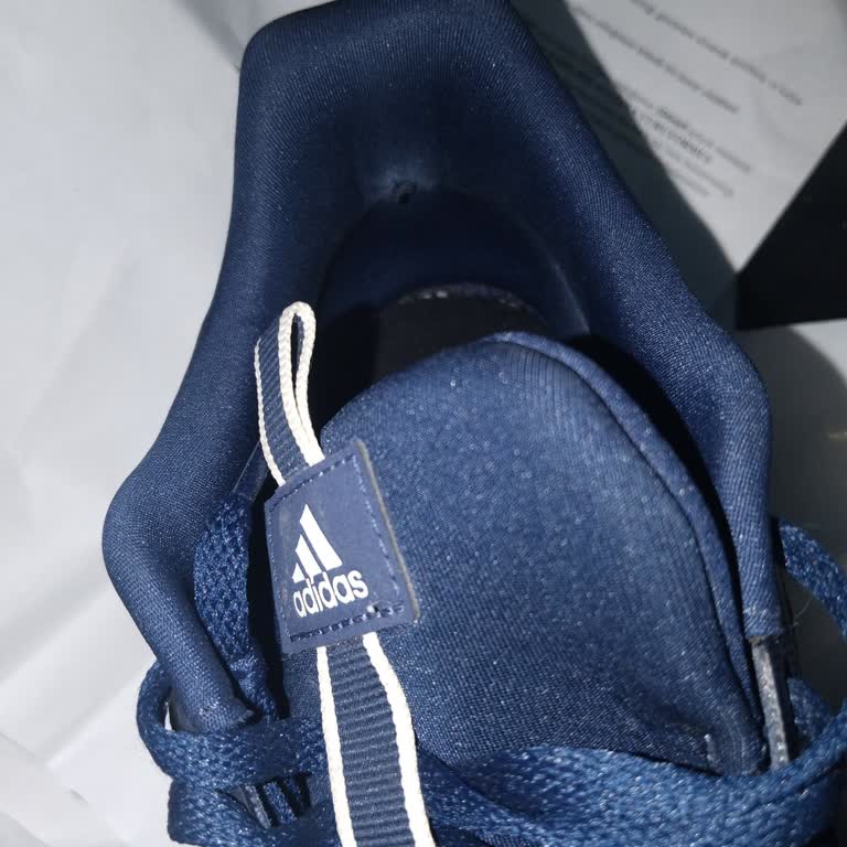 1 Ayda Adidas Ayakkabının Topuğu Delindi, Tamir Ve Değişim Reddedildi