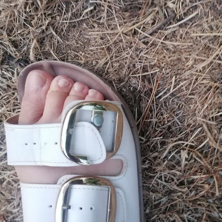 Yeni Alınan Terlik Kısa Sürede Yıprandı Ve Kemer Kısmı Açıldı