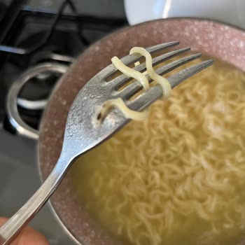 Aldığım Noodle Paketinde Siyah Yabancı Cisim Çıktı