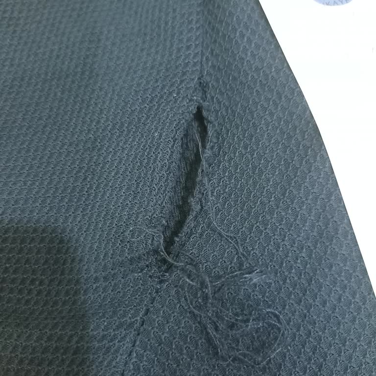 Mavi Mağazasından Alınan Tişört Kısa Sürede Dikişlerinden Söküldü Garanti Reddedildi