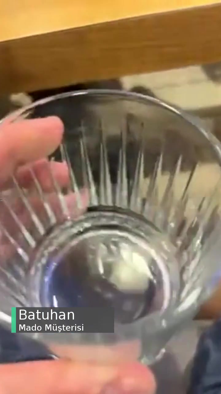Mado 41 Şubesindeki Masaların Ve Bardakların Bakımsızlığı videonun kapak resmi