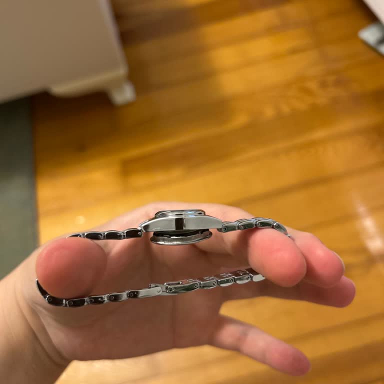 800 TL Ödeyip Kırık Saat Ve İlgisiz Mağaza