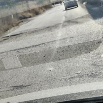 Eksik Asfaltlama Nedeniyle Oluşan Yol Bozuklukları Araç Ve Yaya Güvenliğini Tehdit Ediyor