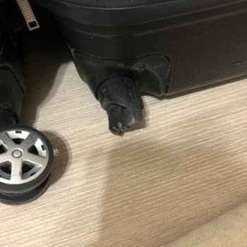 Ajet Uçuşunda Valizimin Tekerleği Kırıldı, Hiçbir Destek Alamadım