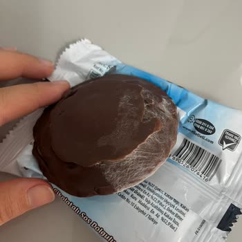 Ambalajı Açılmamış Eti Sosbom Ürününde Tüylenme Ve Sağlık Riski