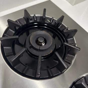 Yeni Alınan Ocakta Kaplama Soyulması Ve Butonlarda Yanma Sorunu Yaşanıyor