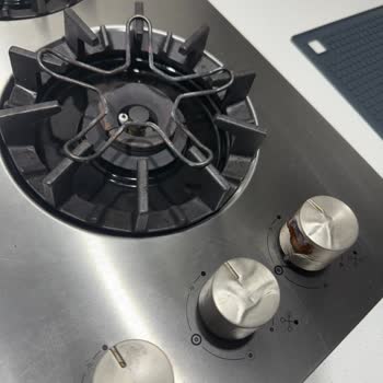 Yeni Alınan Ocakta Kaplama Soyulması Ve Butonlarda Yanma Sorunu Yaşanıyor