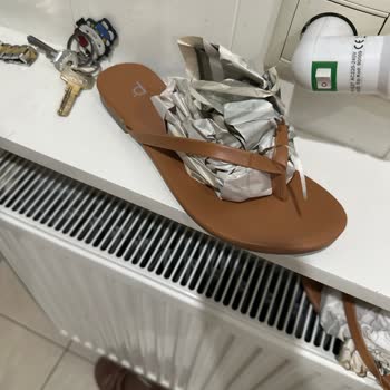 Bir Kez Giyilen Terlikte Bant Açılması Ve Değişim Talebine Ret