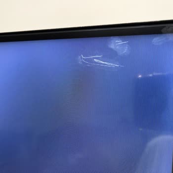 TCL Televizyon Kurulum Sonrası Fark Edilen Ekran Çizikleri