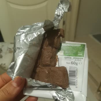 Aldığım Çikolatanın Yarısı Eksik Ve Üstü Beyazlamış Çıktı