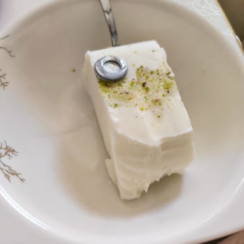 Dondurma İçinden Metal Parça Çıktı, Dişim Kırıldı