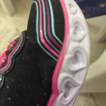 Kısa Sürede Yırtılan Çocuk Ayakkabısı İçin Çözüm Sunulmuyor