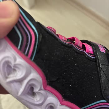 Kısa Sürede Yırtılan Çocuk Ayakkabısı İçin Çözüm Sunulmuyor