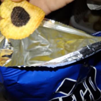 Cips İçinden Çıkan Yabancı Madde Tüketimi Engelledi