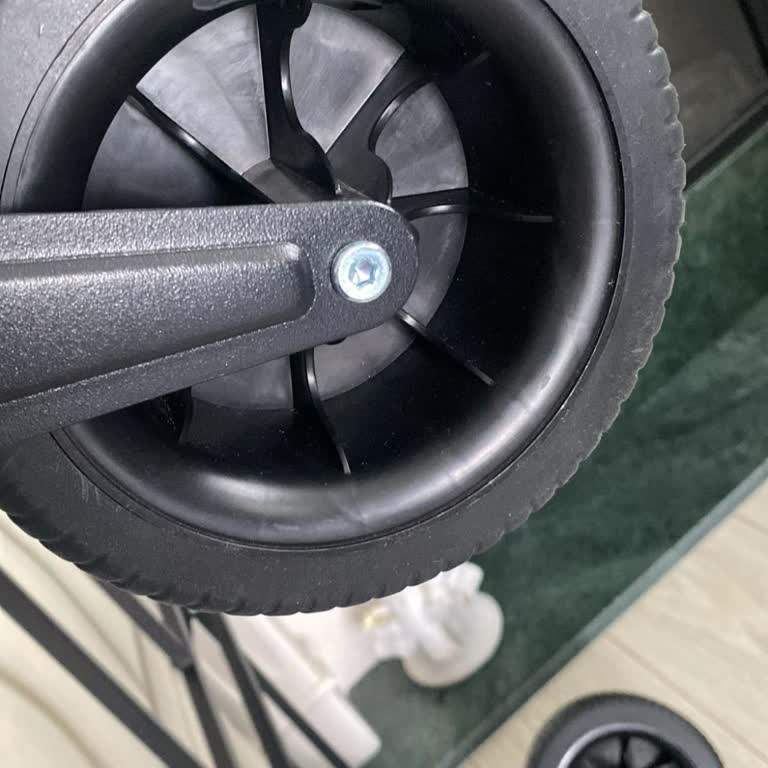 Kırık Tekerlekli Ürün İçin Çözüm Beklerken Müşteri Hizmetlerinden Dönüş Alamadım