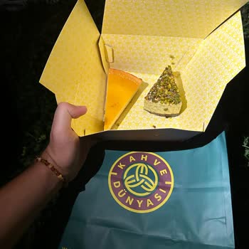 Kahve Dünyası'ndan Aldığım Cheesecake'in İçinden Kıl Çıktı, Güvenim Sarsıldı