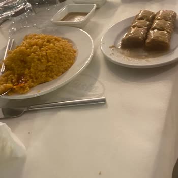 Trabzon Cemil Usta Akçaabat Köfte Şubesinde Kötü Hizmet Ve Kalitesiz Ürün Deneyimi