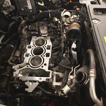 Opel Sıfır Aracımın Motoru Yetkili Serviste Zarar Gördü, Mağduriyetimin Giderilmesini İstiyorum