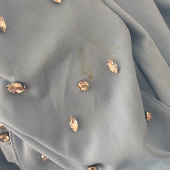 Yıkama Talimatına Uygun Yıkanan Elbisede Taşların Pas Akıtması Ve Müşteri Hizmetlerinin İlgisizliği