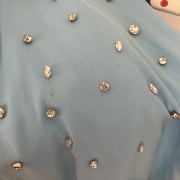 Yıkama Talimatına Uygun Yıkanan Elbisede Taşların Pas Akıtması Ve Müşteri Hizmetlerinin İlgisizliği