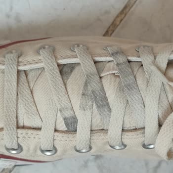 Converse Ayakkabıda Leke Ve Renk Değişimi, Mağaza Çözüm Sunmadı