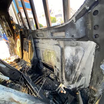 Seyir Halindeyken Araçta Aniden Çıkan Yangın Korkusu