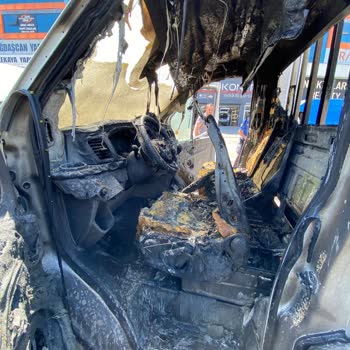 Seyir Halindeyken Araçta Aniden Çıkan Yangın Korkusu