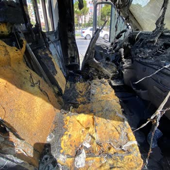 Seyir Halindeyken Araçta Aniden Çıkan Yangın Korkusu