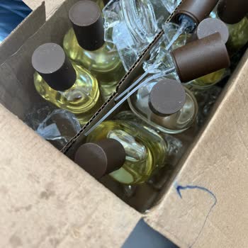 DHL Ecommerce Türkiye Çalışanlarının Hatası Nedeniyle 20 Parfüm Şişesi Kırık Teslim Edildi