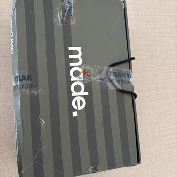 Zeyorawear Ayakkabının Her Yerinin Simsiyah Ve Defolu Olduğunu Gördüm