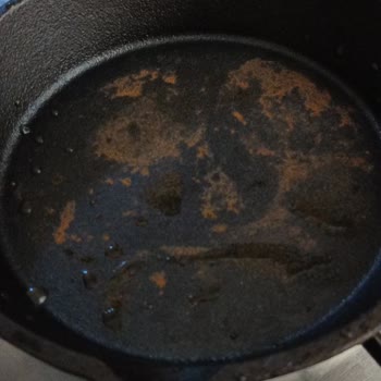 Touch Me Aldığım Döküm Tava Paslı Çıktı, Yumurta Karardı