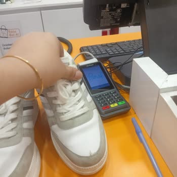 Yeni Alınan Ayakkabının Dikişleri Açıldı, Üç Kez Reddedildim!