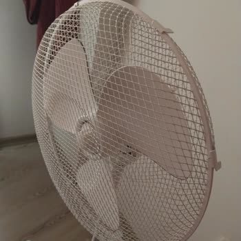 Kumtel Vantilatörün Başlık Kısmı Sürekli Yukarı Kalkıyor, Serinletmiyor