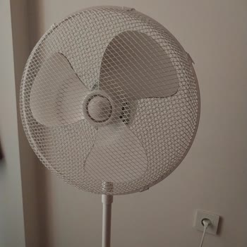 Kumtel Vantilatörün Başlık Kısmı Sürekli Yukarı Kalkıyor, Serinletmiyor