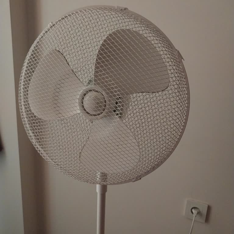 Kumtel Vantilatörün Başlık Kısmı Sürekli Yukarı Kalkıyor, Serinletmiyor