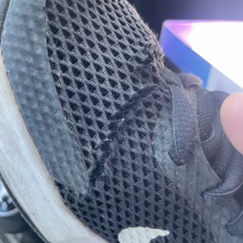 FLOdan Alınan Nike Ayakkabı Kısa Sürede Yırtıldı Değişim Reddedildi