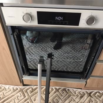 Fırın Cam Kapağı Patladı Servis Ücret Talep Ediyor