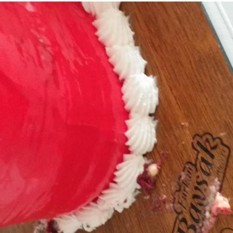 Bozuk Ve Bayat Pasta Teslimatı Hayal Kırıklığı Yarattı