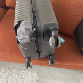 Varan Turizm Yolculuğunda Kırılan Valiz Ve İlgisiz Müşteri Hizmeti