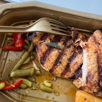 Adile Sultan Ev Yemekleri Yemeğimden Plastik Parça Çıktı, Restorana Ulaşamıyorum!