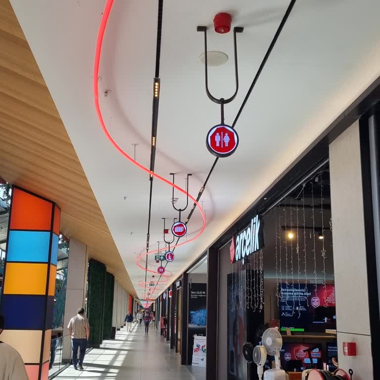 City's İstanbul Önemli Alanların Giriş Ve Çıkışlarında Hiçbir Yönlendirme Tabelası Bulunmaması