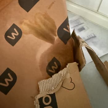 Kargoda Dökülen Ürün Ve Müşteri Hizmetlerine Ulaşamama Sorunu