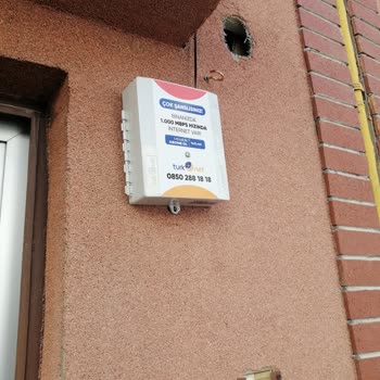 TurkNet İzinsiz Müdahale İle Binamızın Cephesine Zarar Verdi