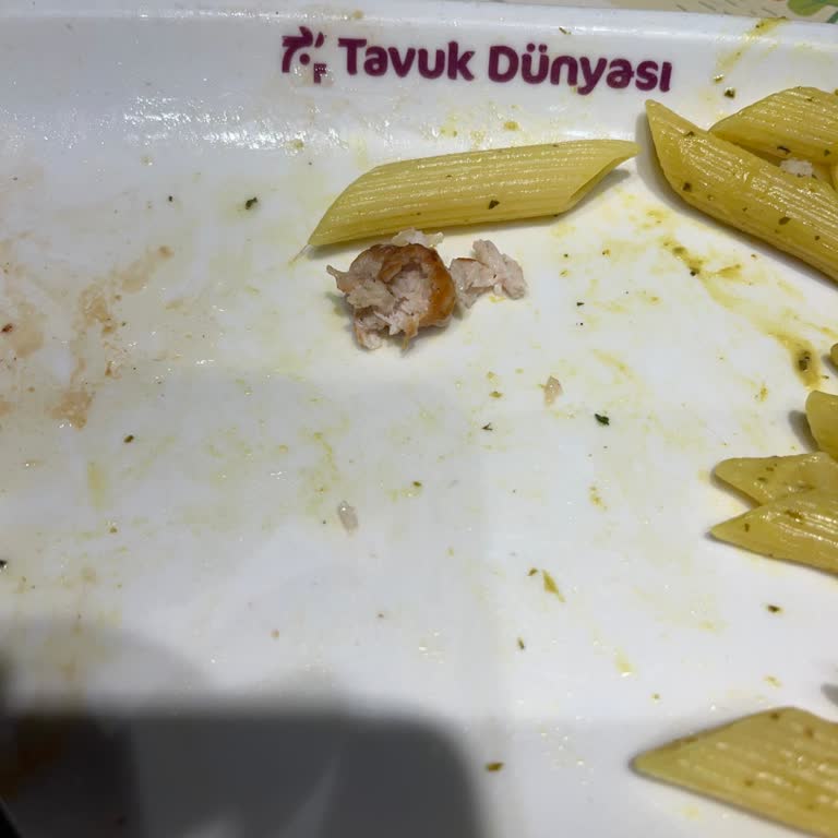 Yemekte Kemik Parçası Ve Klimasız Ortamda Bunaltıcı Deneyim