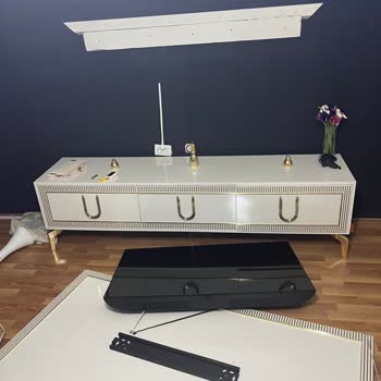 Öğretmenler Mobilya Televizyon Ünitesi Montajında Güvenlik Ve İlgisizlik Sorunu!