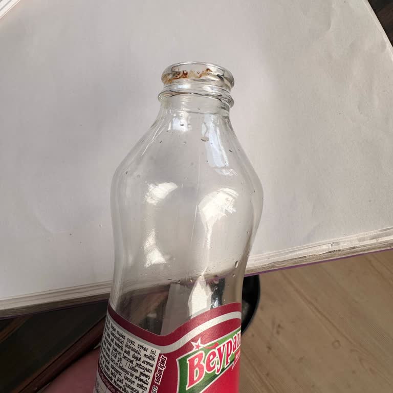 Kola Aromalı Maden Suyu Şişesinde Paslanma Tehlikesi